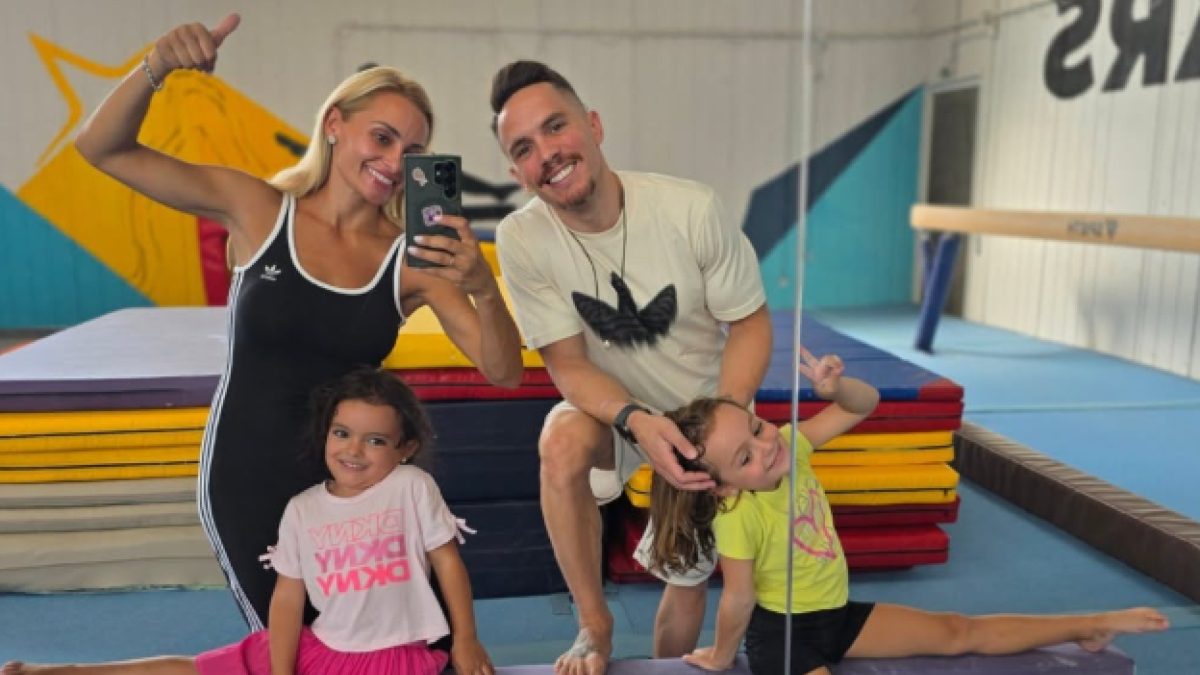 Ο Λευτέρης Πετρούνιας, η Βασιλική Μιλλούση και οι κόρες τους