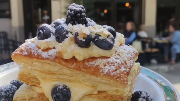 Το Σερμπετόσπιτο της Νάνσυς: Γιατί για χρόνια όλοι μιλούν γι' αυτό το μαγαζί στου Ψυρρή;