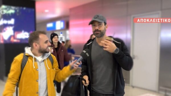 Ο Σάκης Τανιμανίδης στο αεροδρόμιο