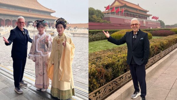 Ο Τάσος Δούσης στην Κίνα με τις Εικόνες