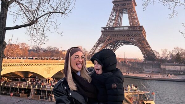 Η Ιωάννα Τούνη με τον γιο της στο Παρίσι