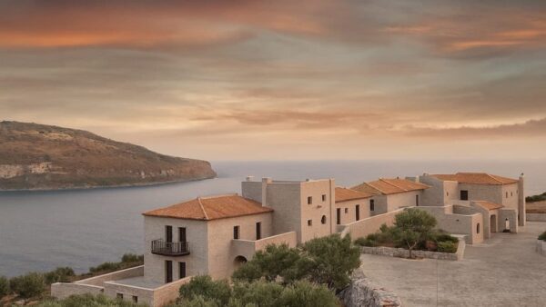 Petra & Fos: Η μαγεία των γιορτών στη Μάνη έχει όνομα