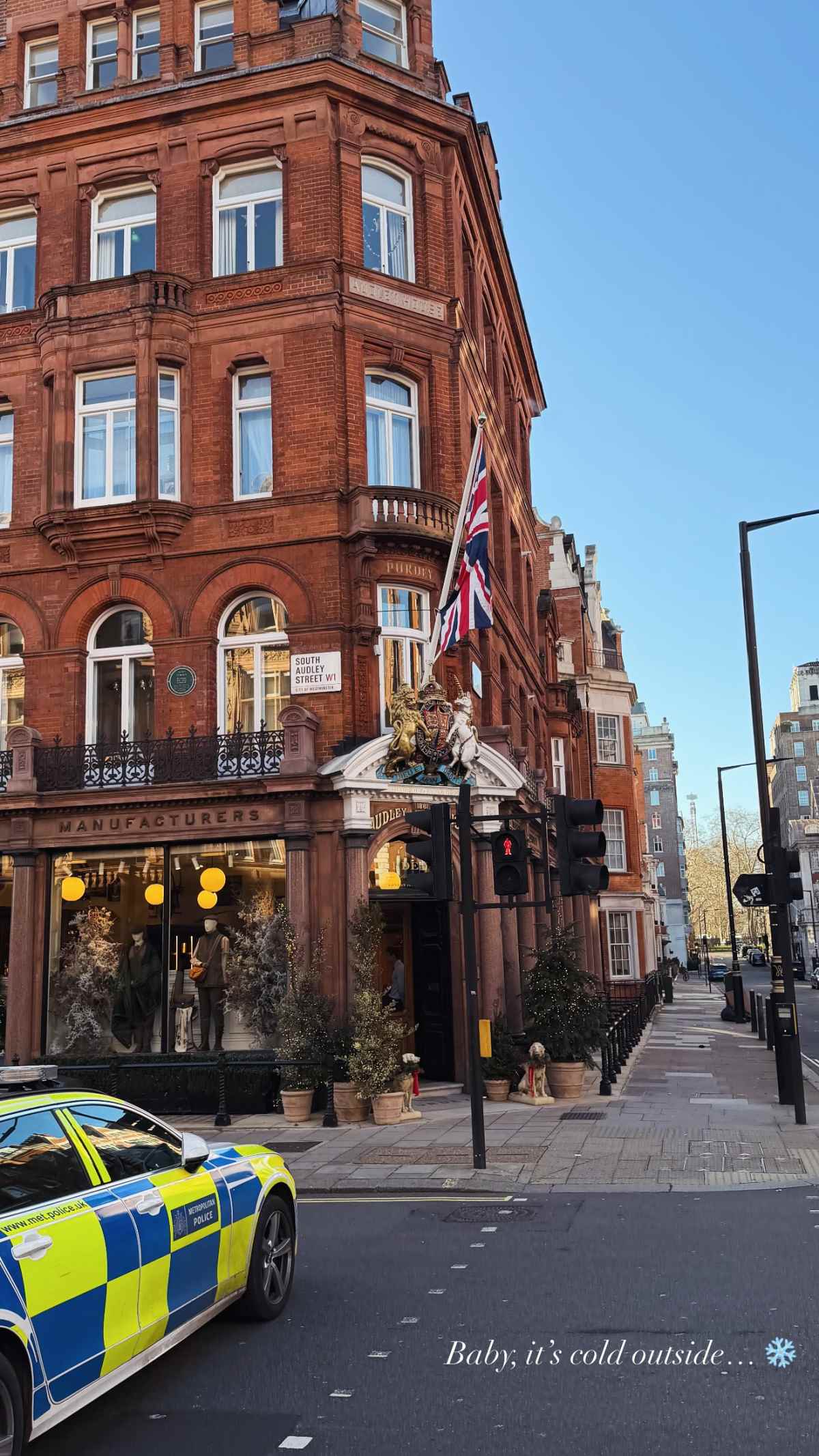 Η ανάρτηση της Κατερίνας Καινούργιου από το Λονδίνο