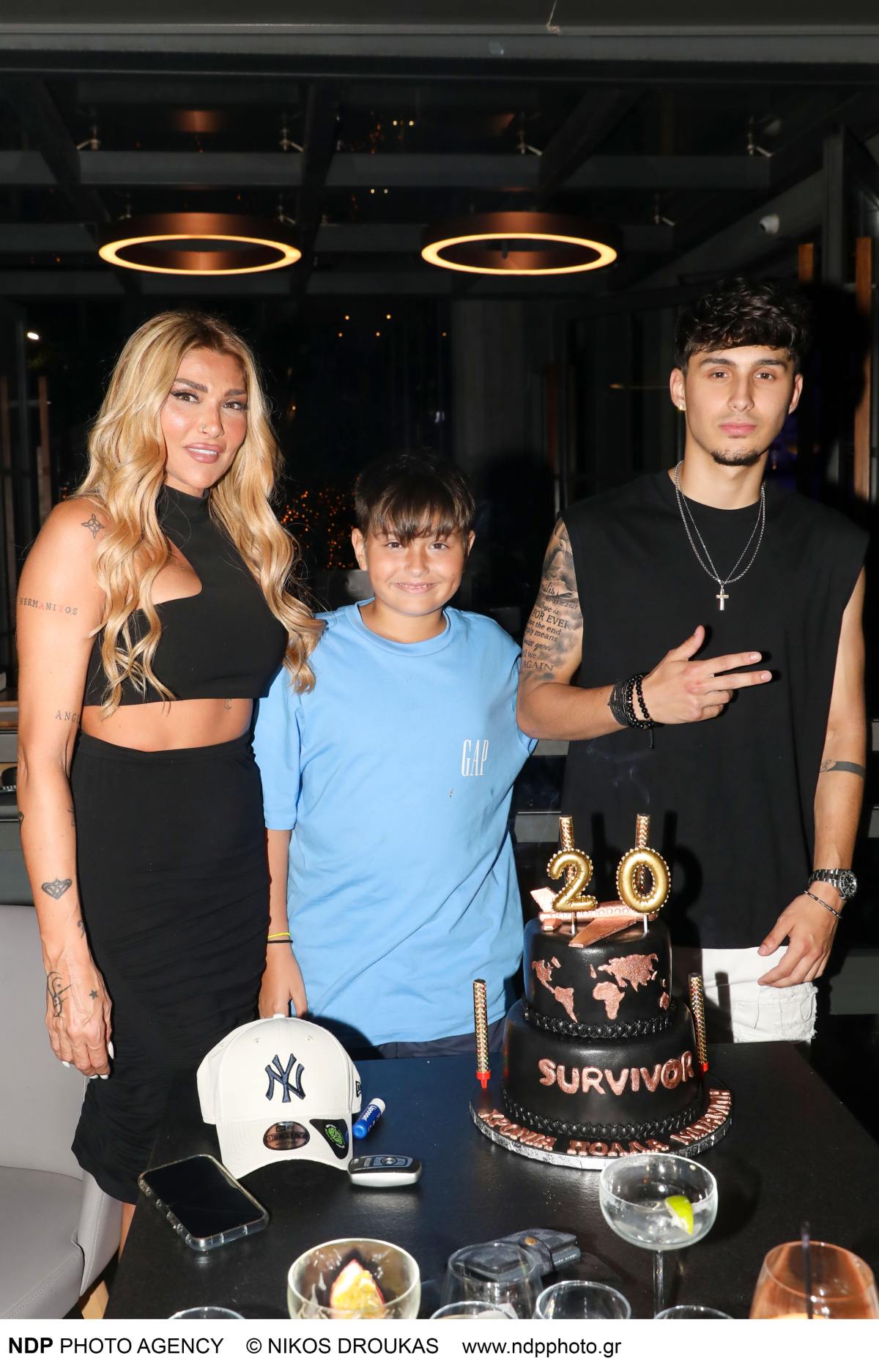 Η Αγγελική Ηλιάδη με τους γιους της, Βασίλη Γκέντσογλου και Μπάμπη Λαζαρίδη