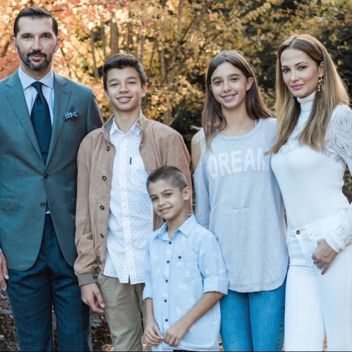 Η Αλέκα Καμηλά και ο Πέτζα Στογιάκοβιτς με τα παιδιά τους