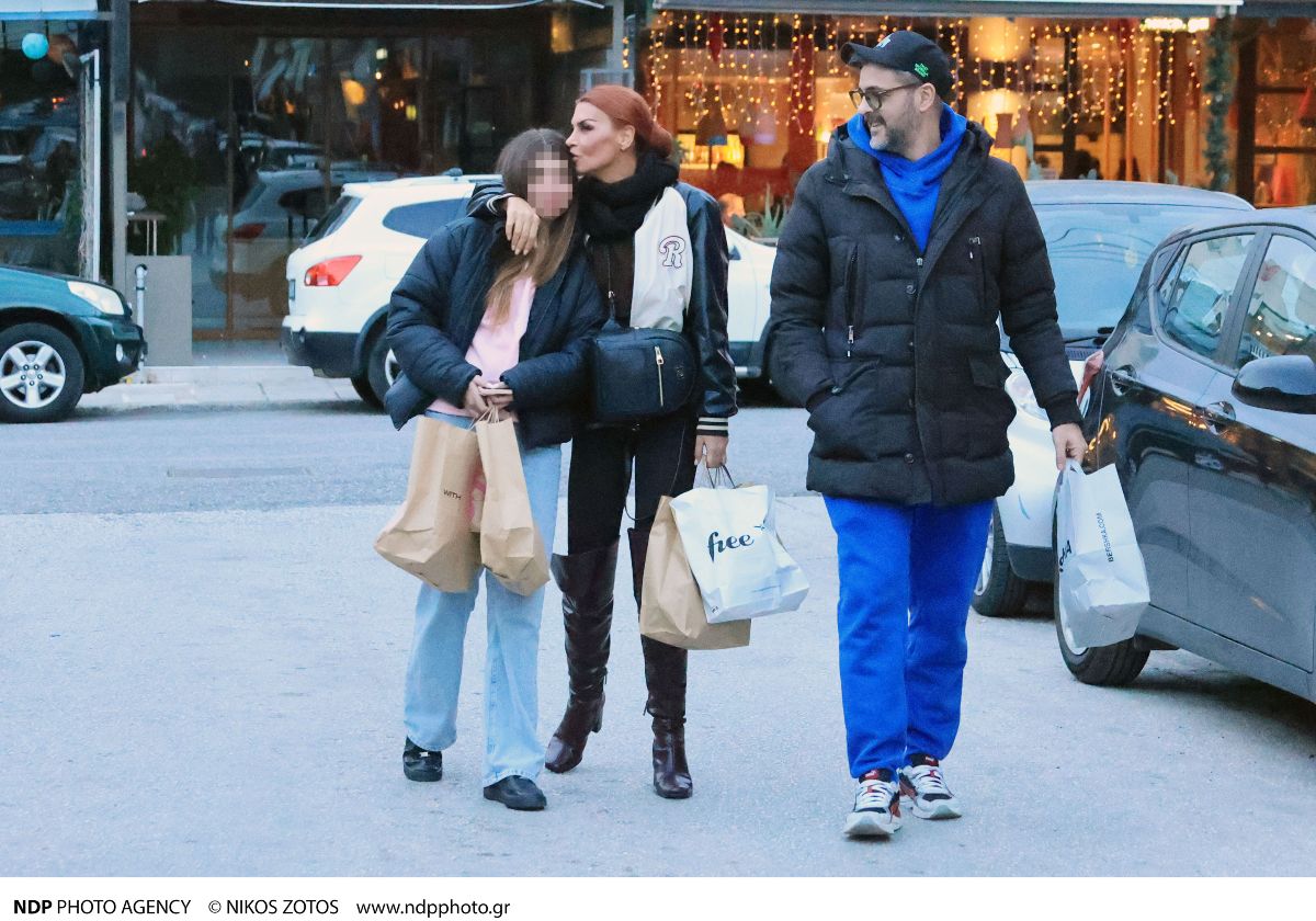 Η Νίνα Λοτσάρη με τον σύντροφο και την κόρη της