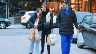 Η Νίνα Λοτσάρη με τον σύντροφο και την κόρη της