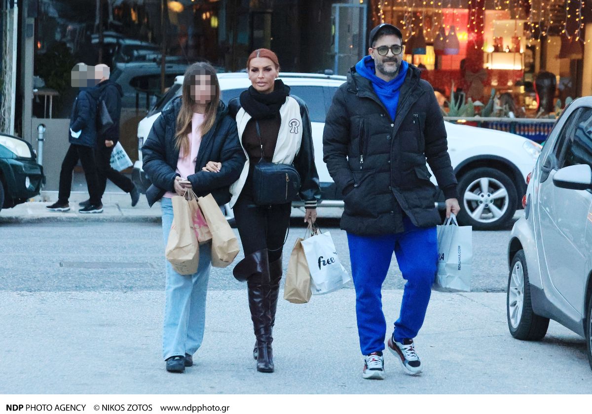 Η Νίνα Λοτσάρη με τον σύντροφο και την κόρη της