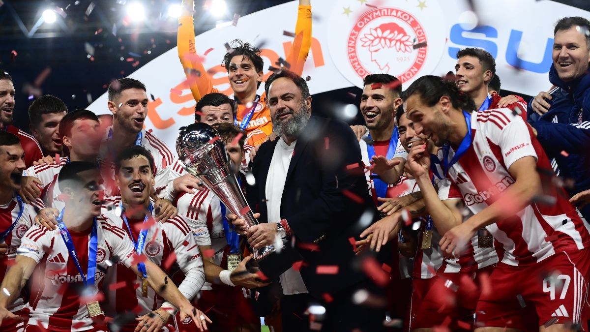 Ο Ολυμπιακός κατακτά το Super Cup