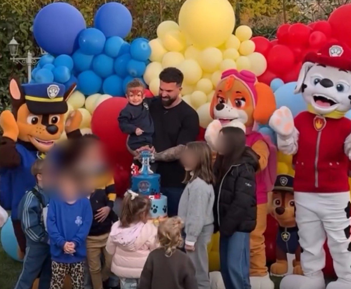 Το πάρτι του Δημήτρη Αλεξάνδρου για τον Πάρη