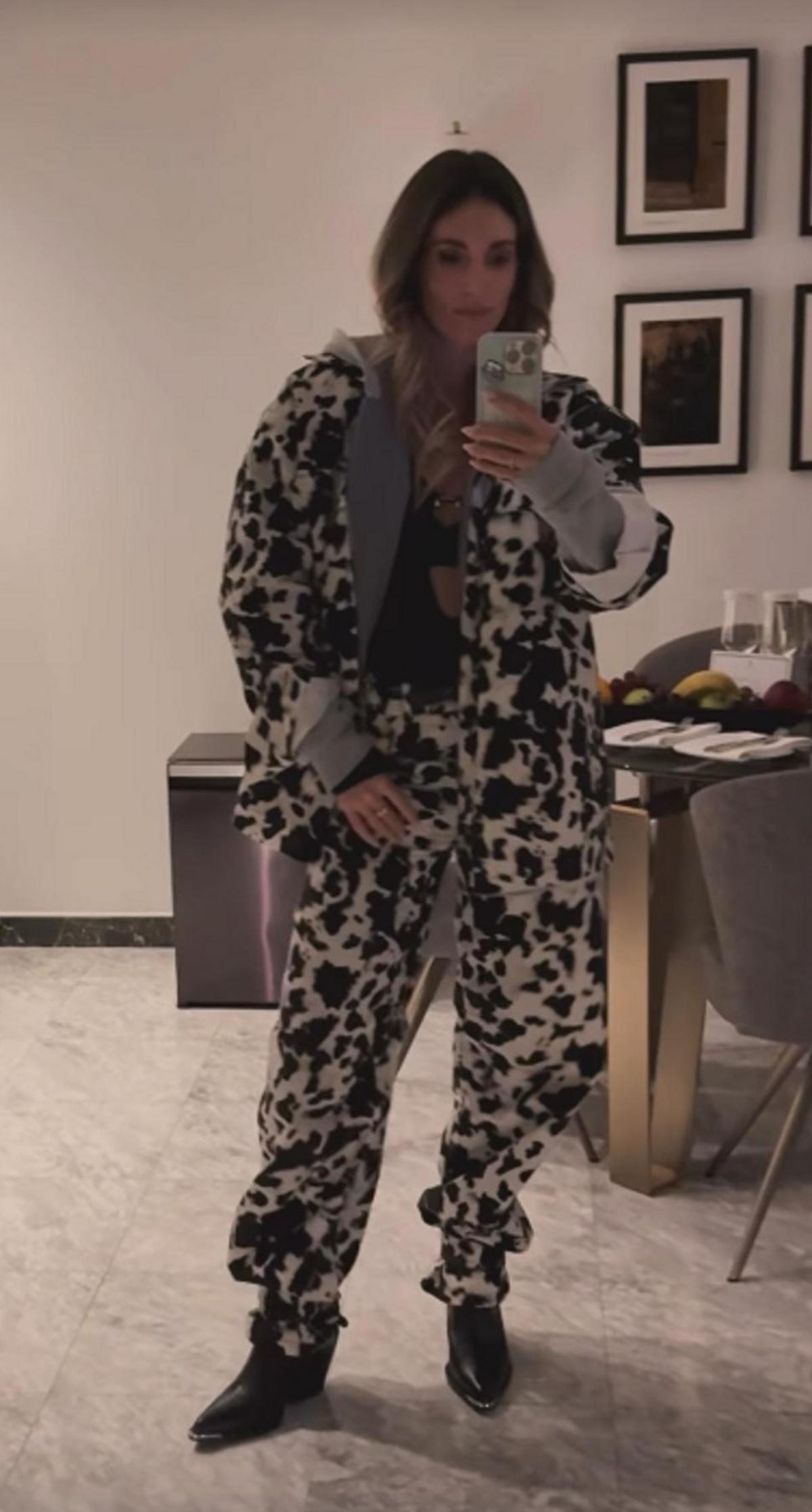 To travel look της Αθηνάς Οικονομάκου στο Παρίσι