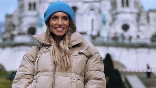 To travel look της Αθηνάς Οικονομάκου στο Παρίσι