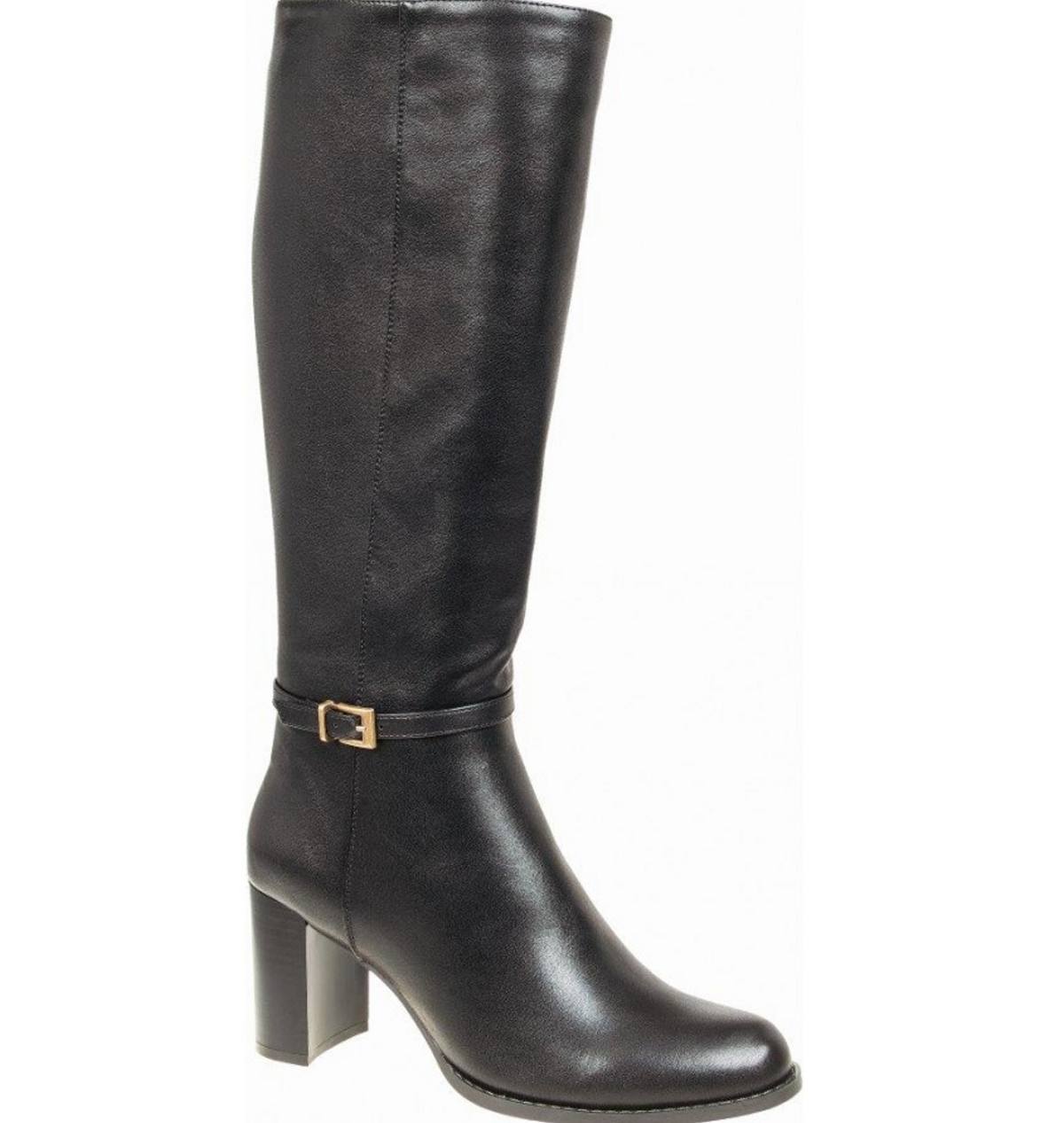 H Ιωάννα Μαλέσκου φόρεσε τις μπότες που επισκιάζουν φέτος όλες τις άλλες