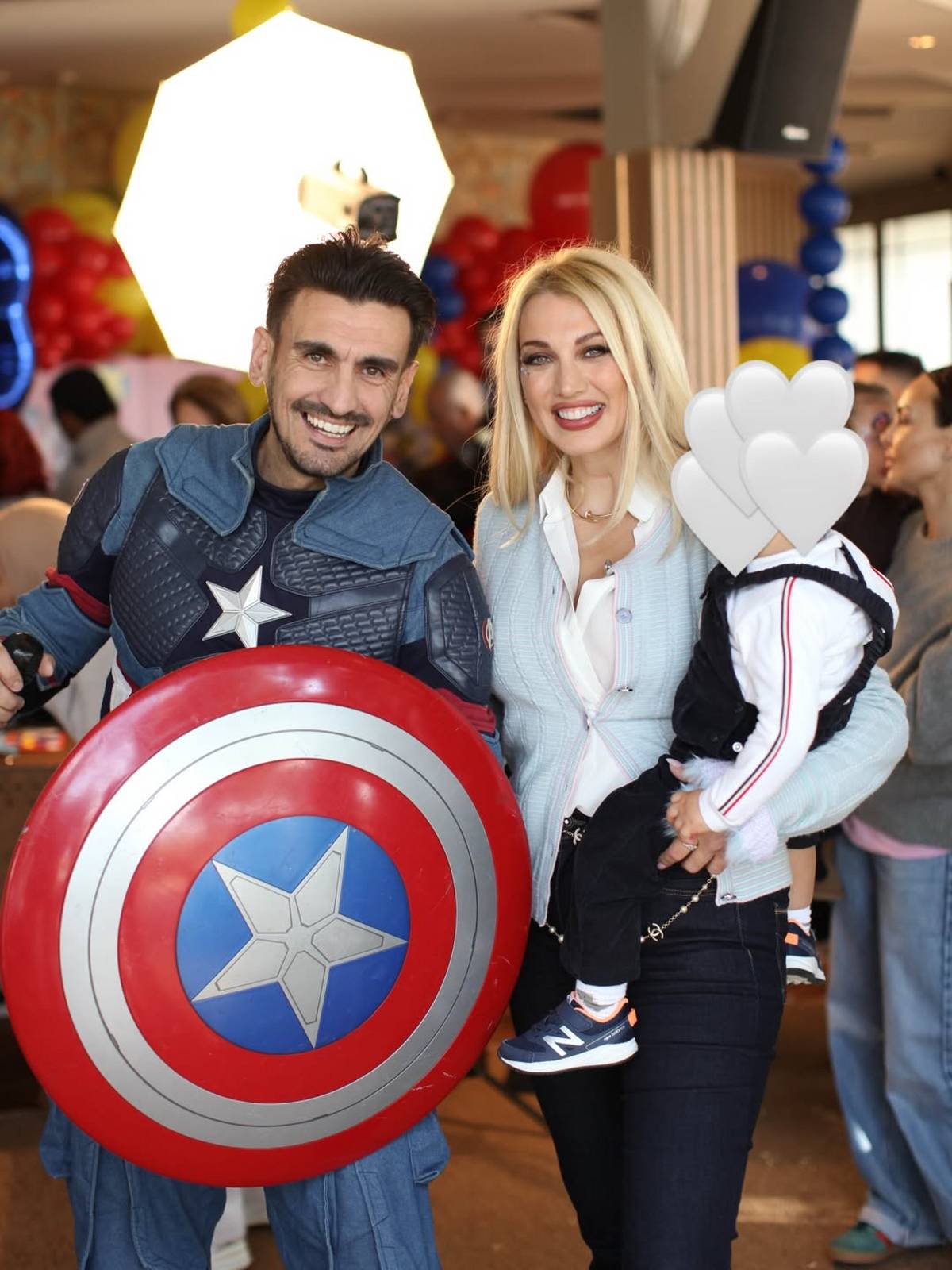 Η Κωνσταντίνα Σπυροπούλου στο πάρτι του γιου της