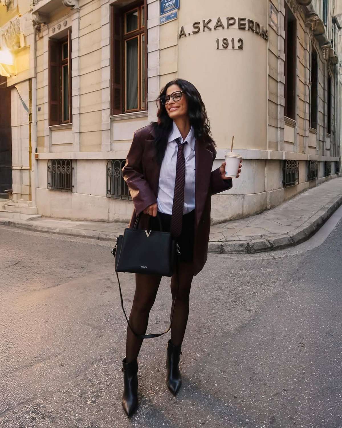 Η Χριστίνα Μπόμπα σε βόλτα στην Αθήνα