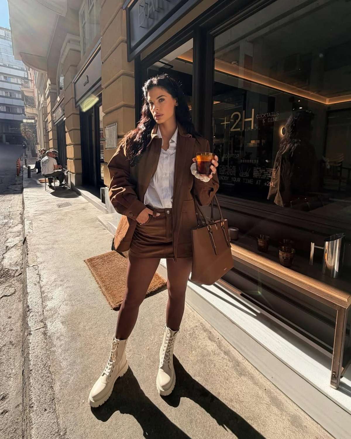 Η Χριστίνα Μπόμπα σε βόλτα στην Αθήνα