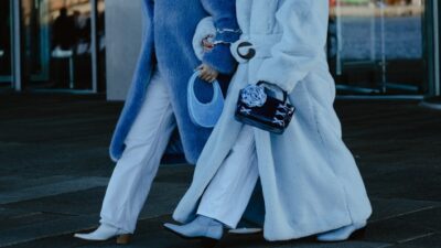 εμφάνιση με τζιν στο street style