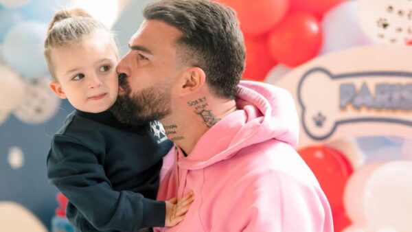 Ο Δημήτρης Αλεξάνδρου με τον μικρό Πάρη