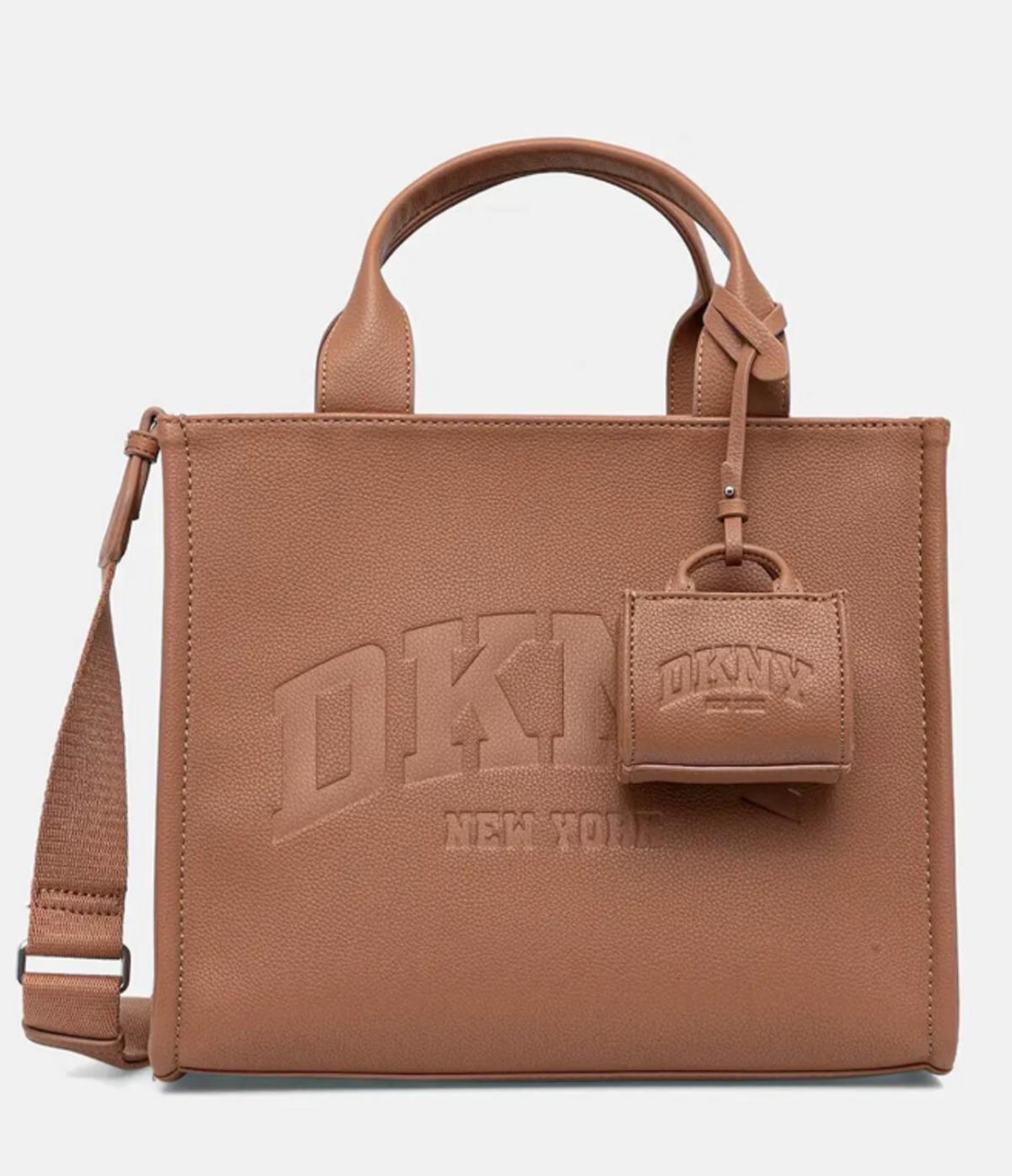 Αυτό το κομμάτι καθορίζει το χειμερινό layering - Το φοράει η Αλεξάνδρα Νίκα