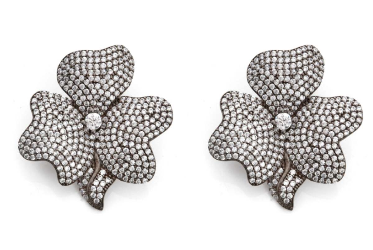 Κατερίνα Καραβάτου: Στην έξοδό της όλοι πρόσεξαν το παντελόνι της