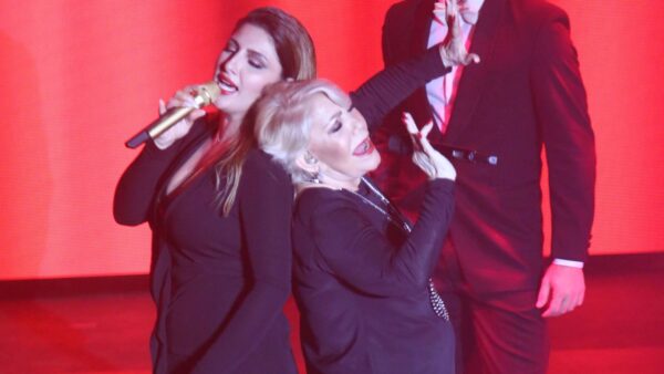 Η Έλενα Παπαρίζου και η Μαρινέλλα