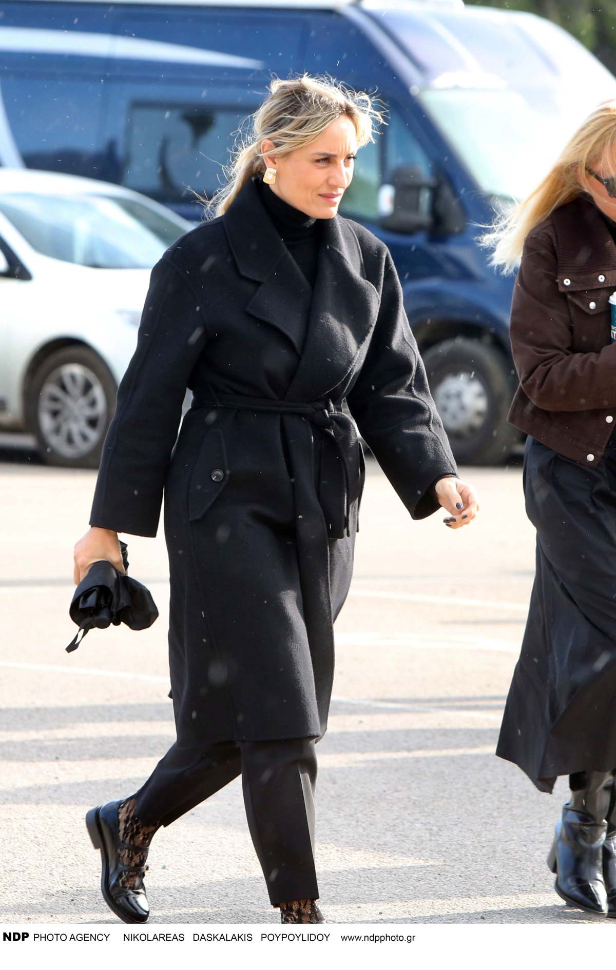 Η Ελεωνόρα Μελέτη στη κηδεία του Γιώργου Παπαδάκη