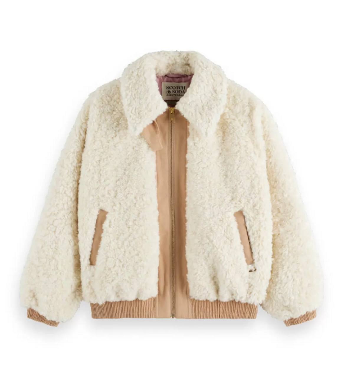 Αν θέλεις να δείχνεις cool στο κρύο, το τζάκετ της Βίκυς Καγιά είναι ό,τι πιο στυλάτο θα δεις