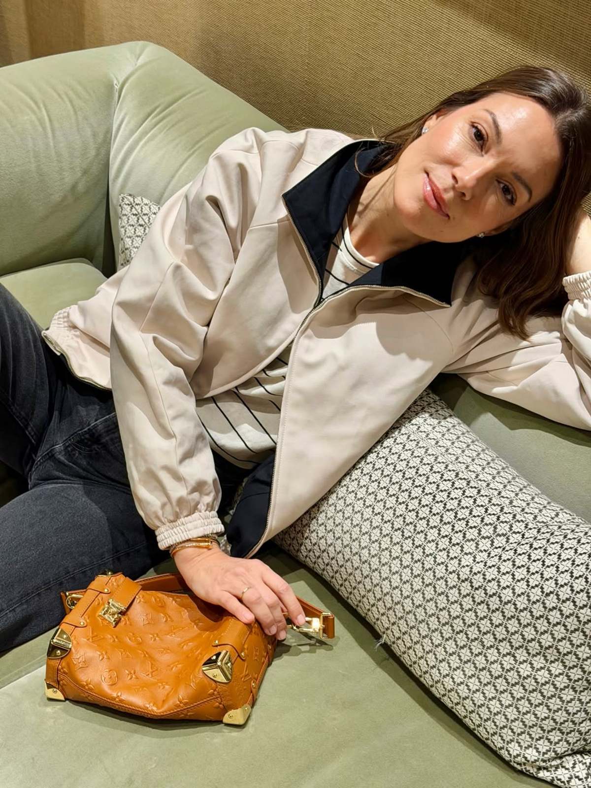 H Βίκυ Καγιά με τσάντα Louis Vuitton