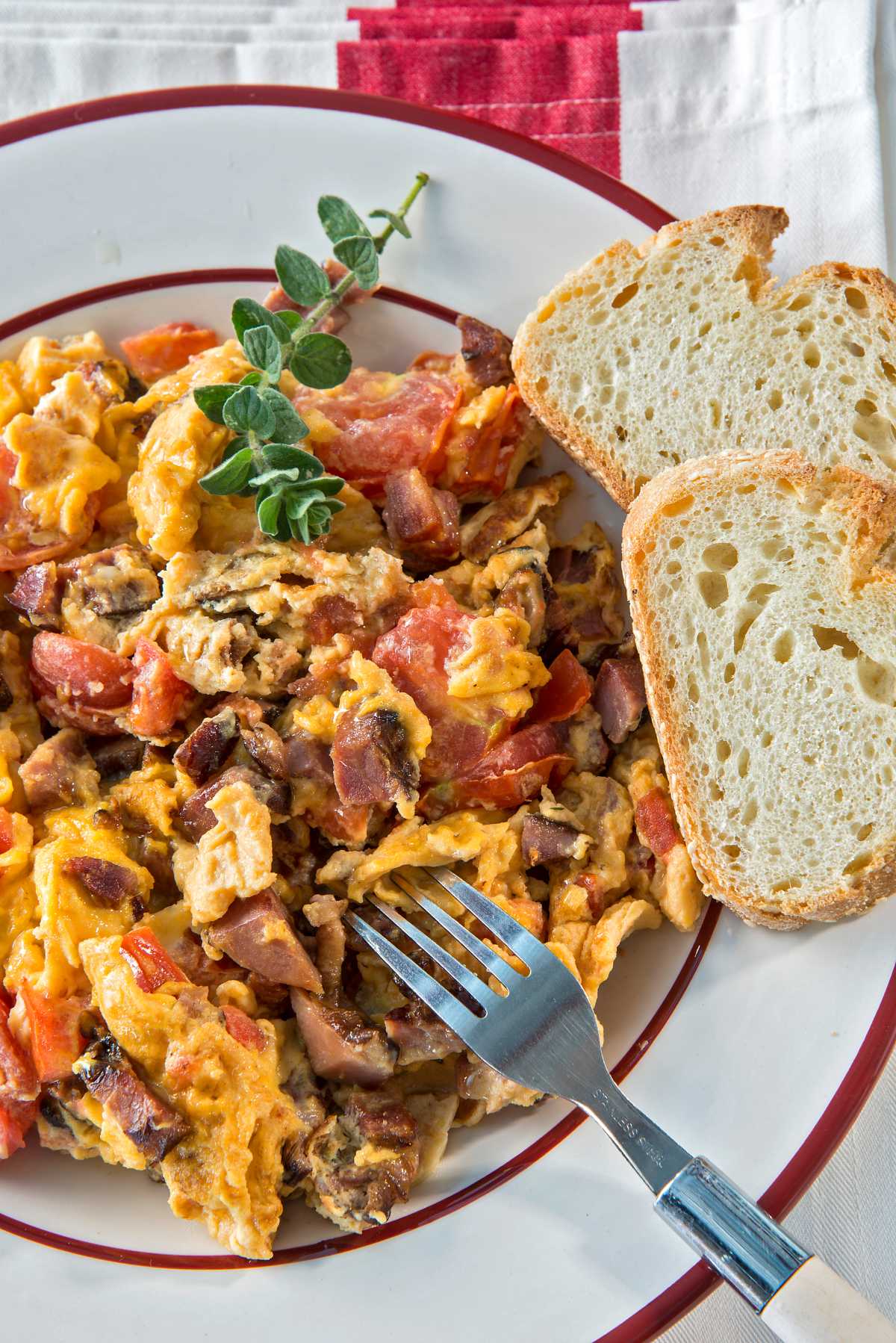 Καγιανάς με παστό χοιρινό: Πώς να φτιάξετε το παραδοσιακό φαγητό της Πελοποννήσου