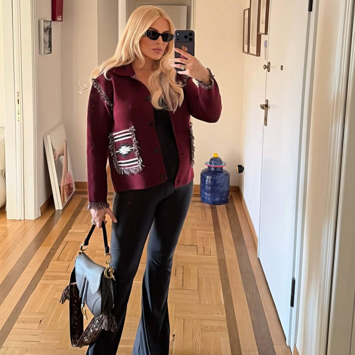 Με πλεκτό πανωφόρι η Κατερίνα Καινούργιου