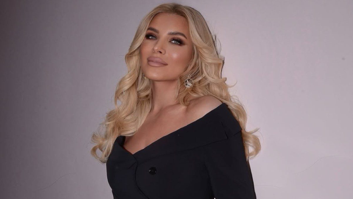 Η Κατερίνα Καινούργιου σε έξοδό της