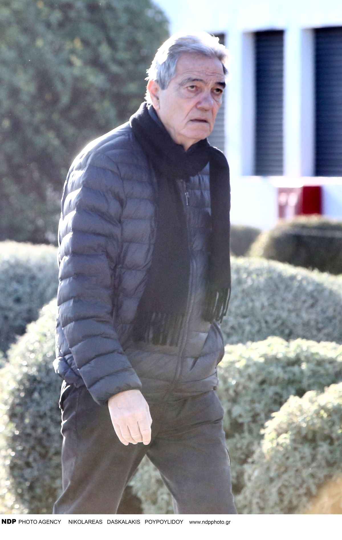 Ο πρώην υπουργός Νίκος Σηφουνάκης στη κηδεία του Γιώργου Παπαδάκη 