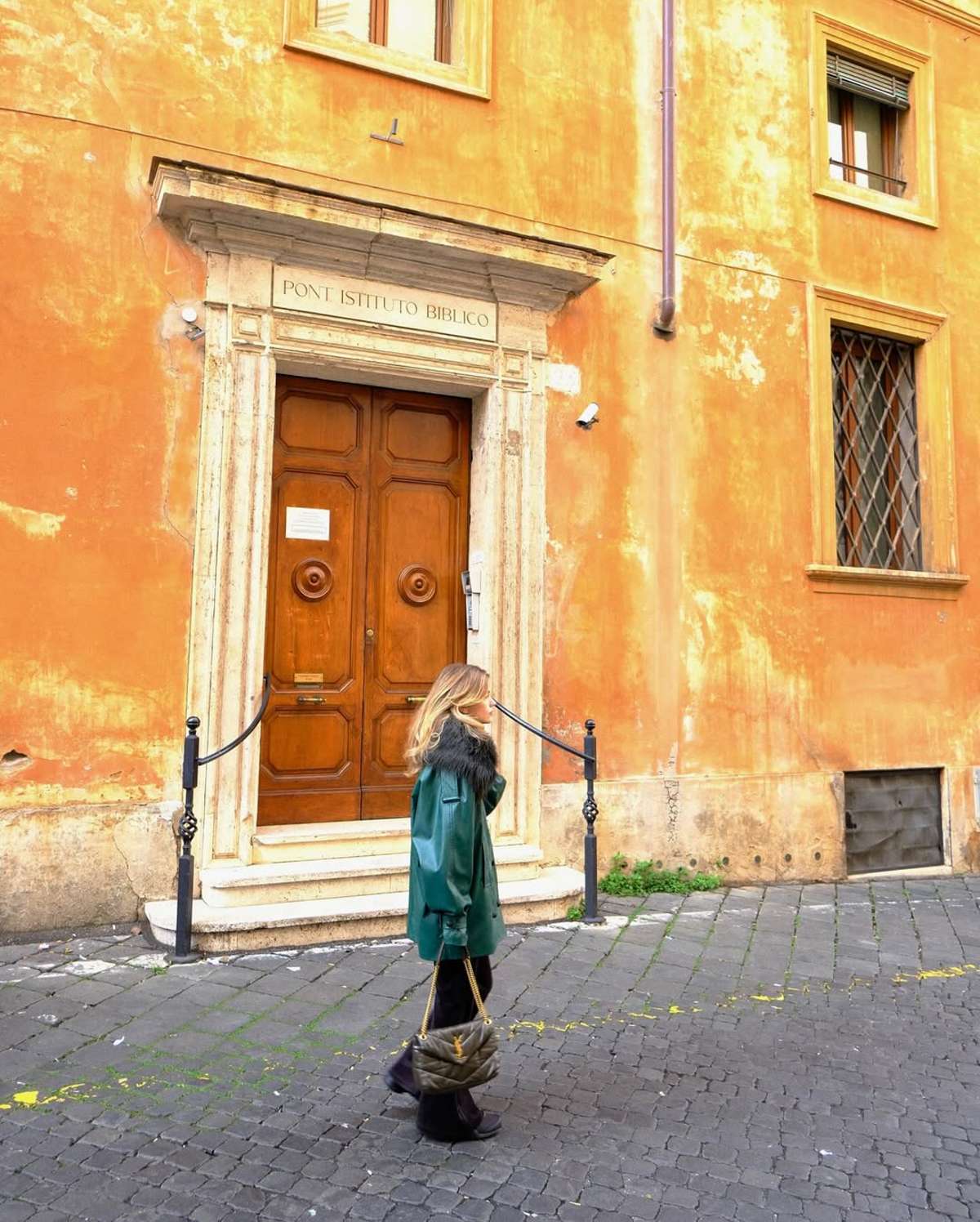 To No1 πανωφόρι της σεζόν φοράει η Κλέλια Ανδριολάτου