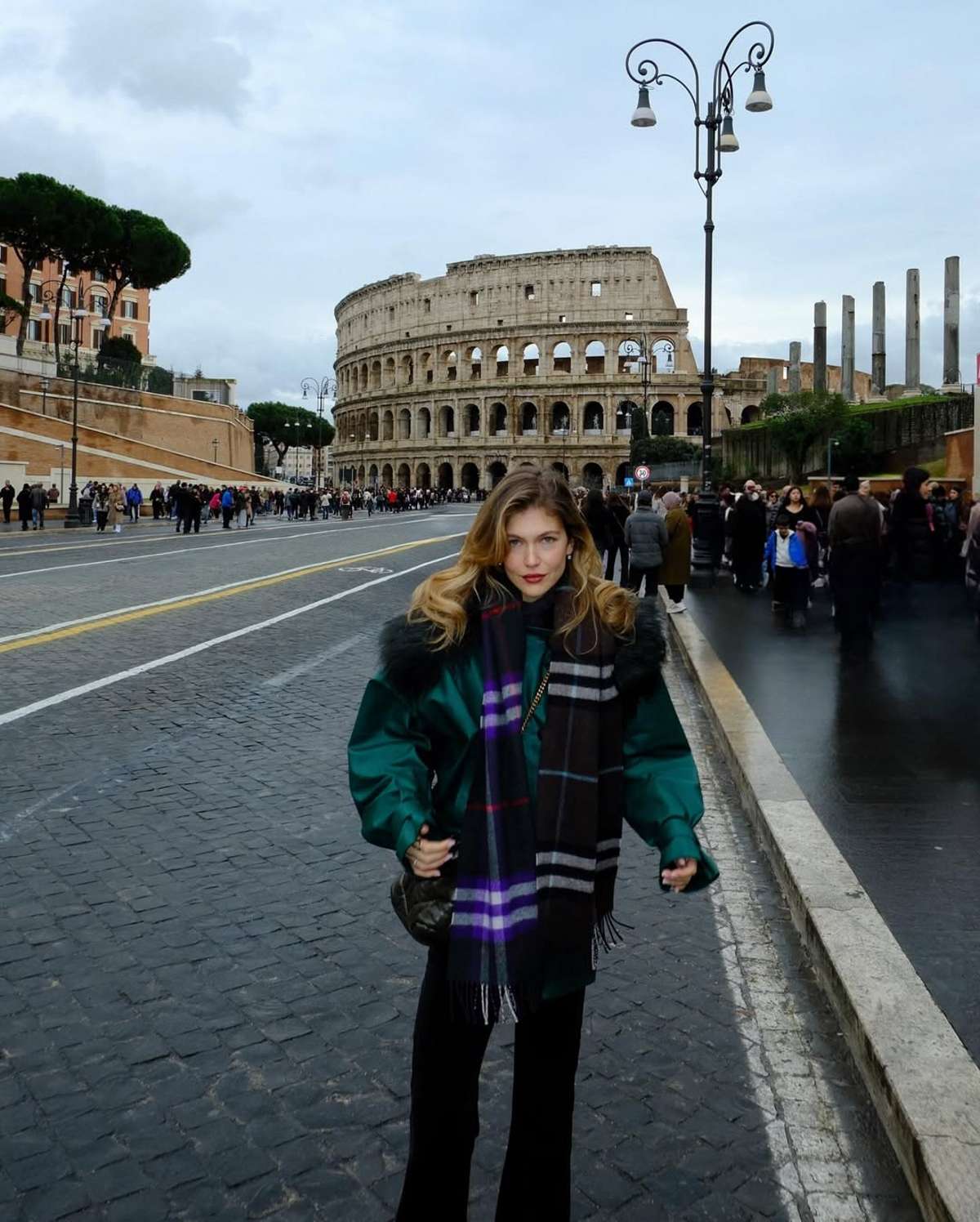 To No1 πανωφόρι της σεζόν φοράει η Κλέλια Ανδριολάτου