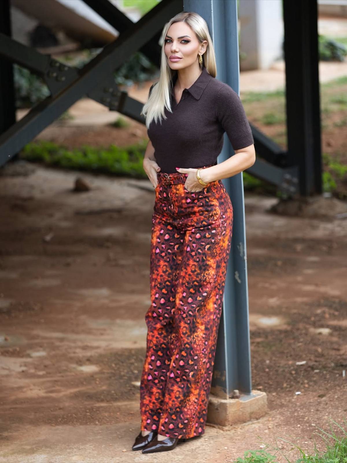 Με παντελόνι εμπριμέ η Ιωάννα Μαλέσκου