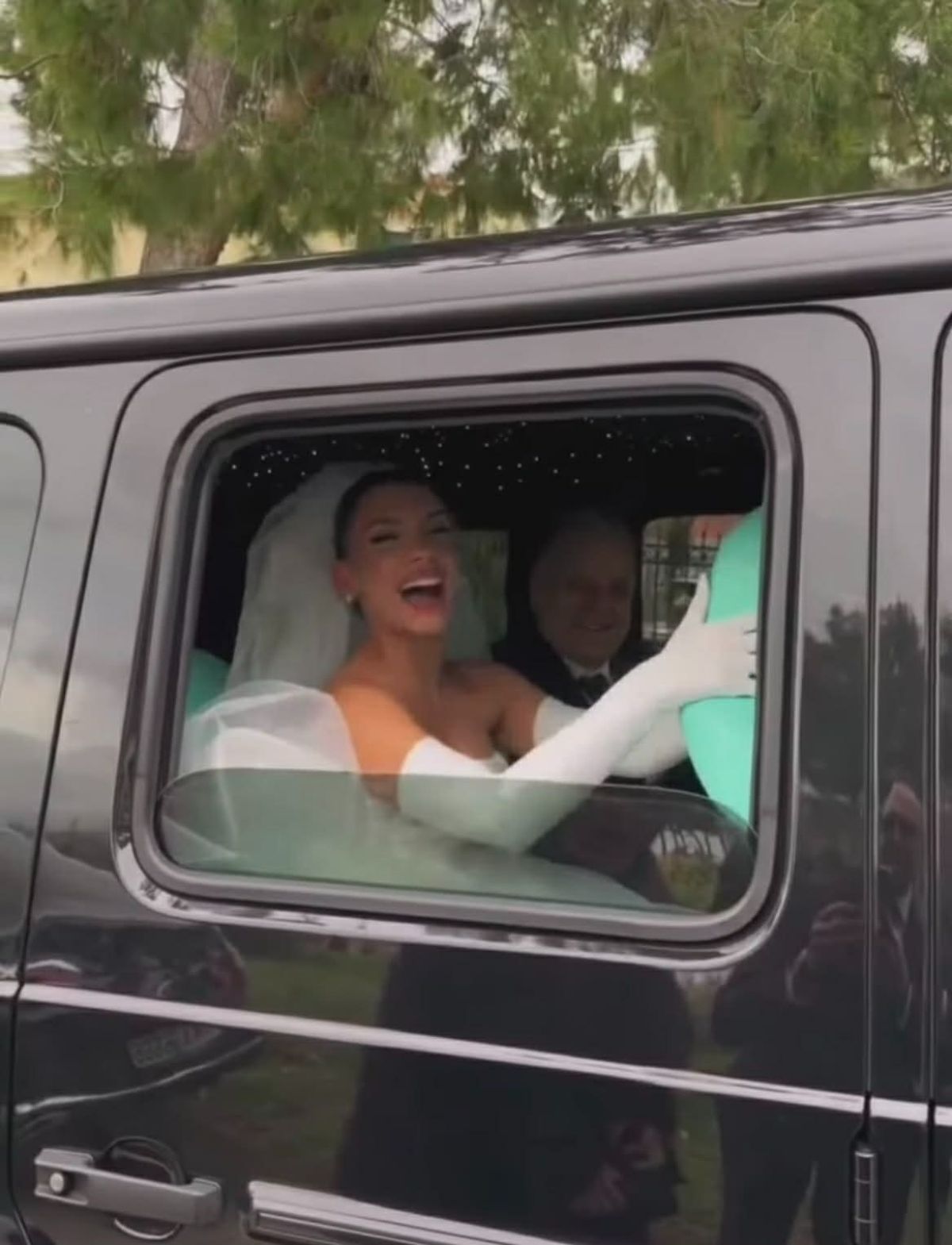 Γάμος Κατσούλη & Ρουμελιώτη: Η προετοιμασία της νύφης και το εντυπωσιακό νυφικό (Φωτογραφίες)