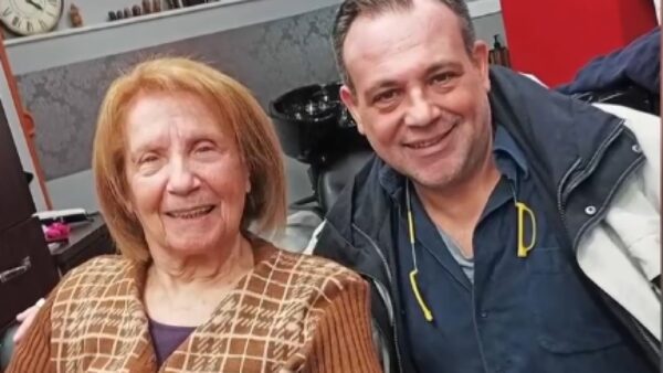 Η Μέλπω Ζαρόκωστα με τον γιο της