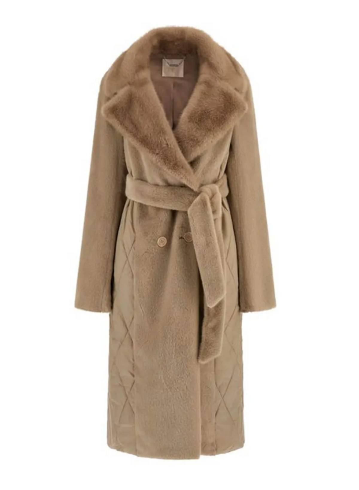 H Φαίη Σκορδά φόρεσε τη φούστα που καθορίζει το χειμερινό στυλ το 2026