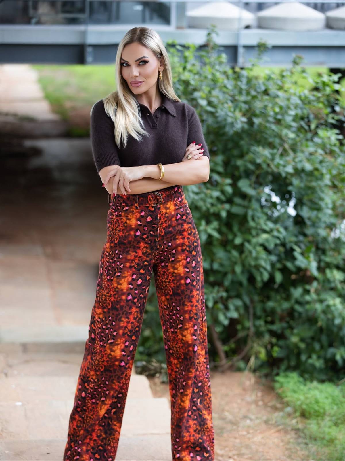 Με παντελόνι εμπριμέ η Ιωάννα Μαλέσκου