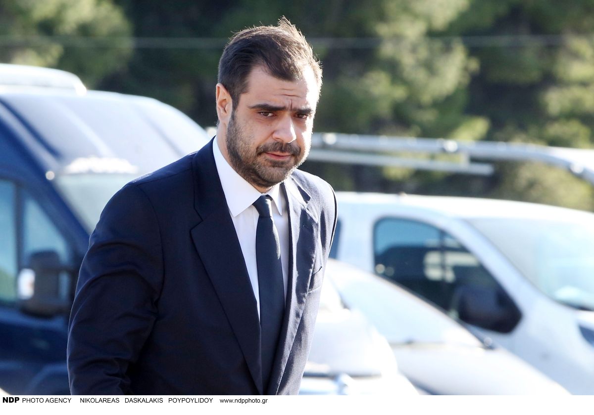 Ο Παύλος Μαρινάκης στη κηδεία του Γιώργου Παπαδάκη 