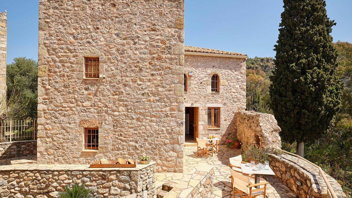 Πύργος Πετρέα: Αυθεντική διαμονή σε έναν ιστορικό πολεμόπυργο της Μάνης