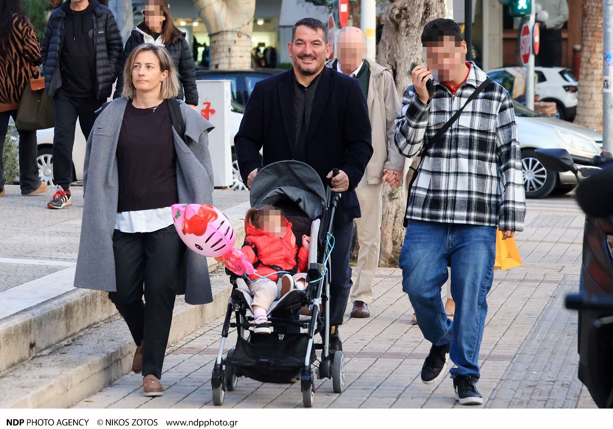 Ο Πύρρος Δήμας μαζί με τον γιο του, Νικόλα