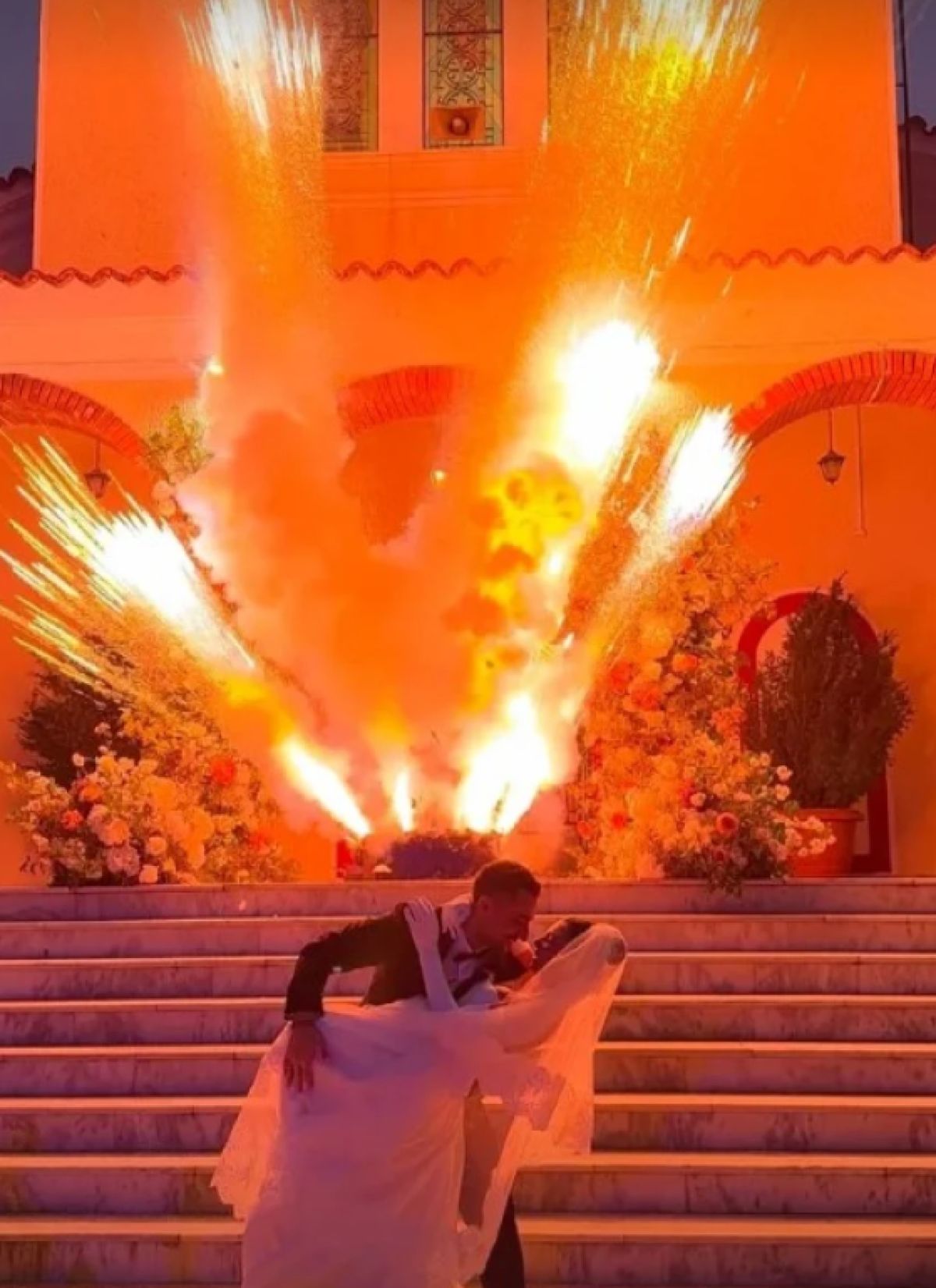 Παντρεύτηκαν ο Σάκης Κατσούλης και η Μαριαλένα Ρουμελιώτη