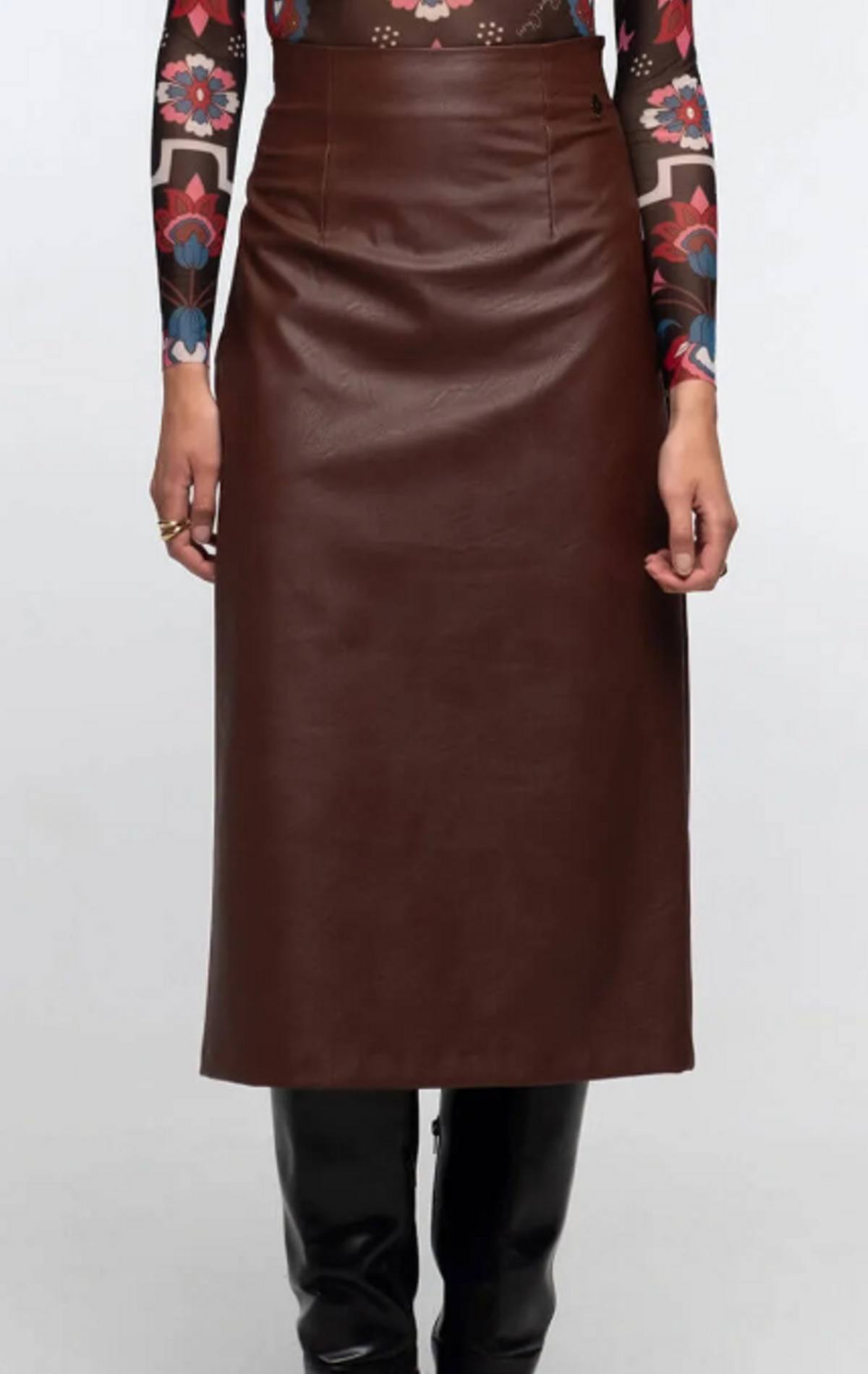 H Φαίη Σκορδά φόρεσε τη φούστα που καθορίζει το χειμερινό στυλ το 2026