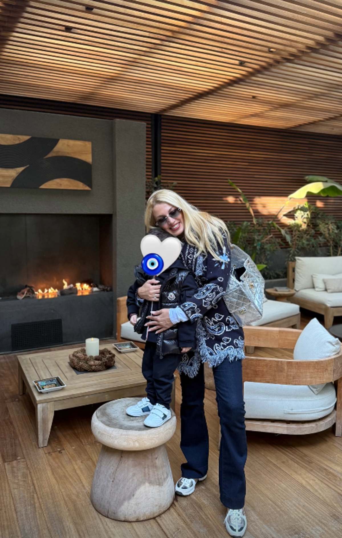 Με πανωφόρι η Κωνσταντίνα Σπυροπούλου