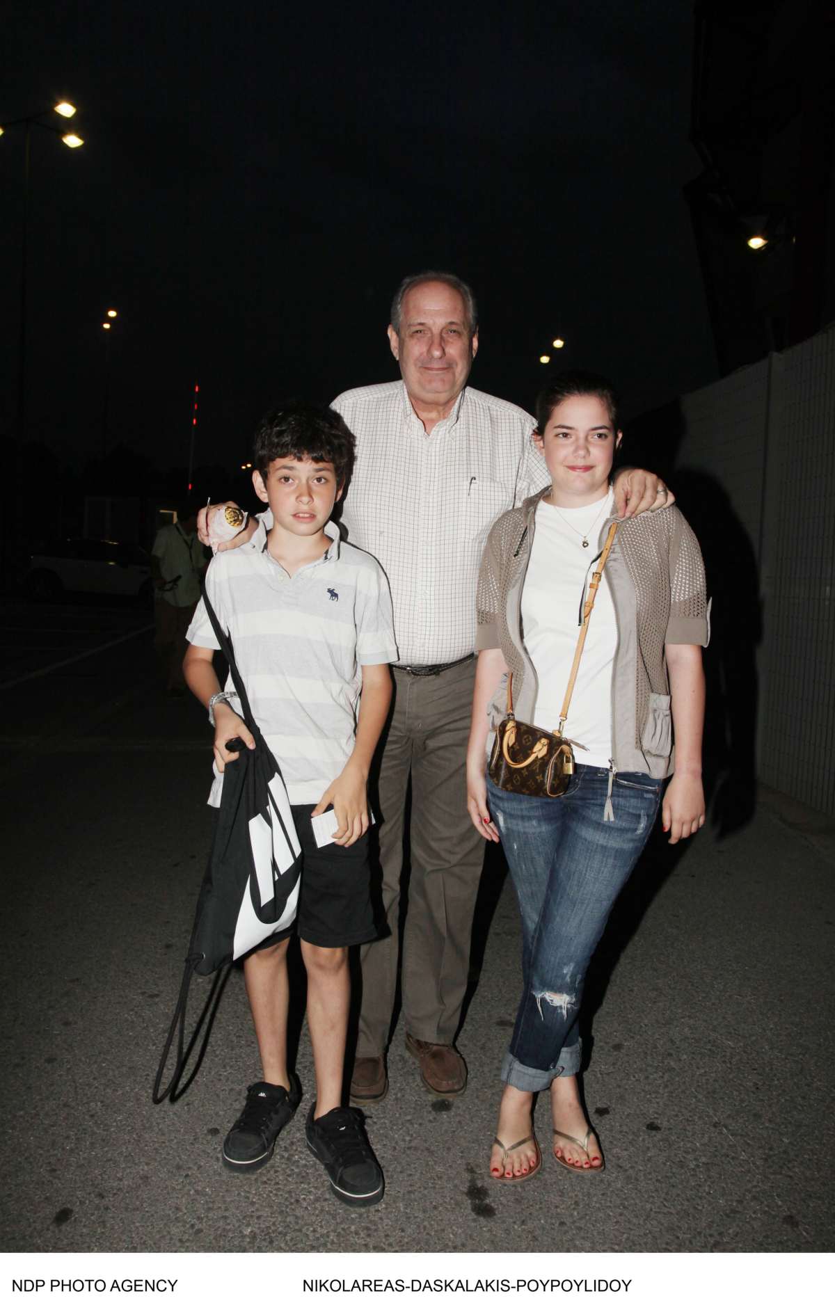 01-06-2010 / Σταδιο Καραϊσκάκη - Ο Τέρενς Κουίκ με τα παιδιά του