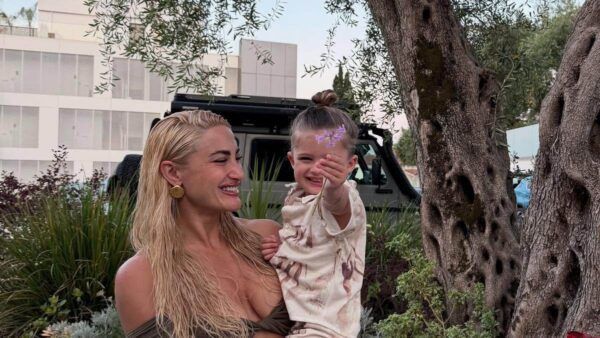 Η Ιωάννα Τούνη με τον γιο της, Πάρη