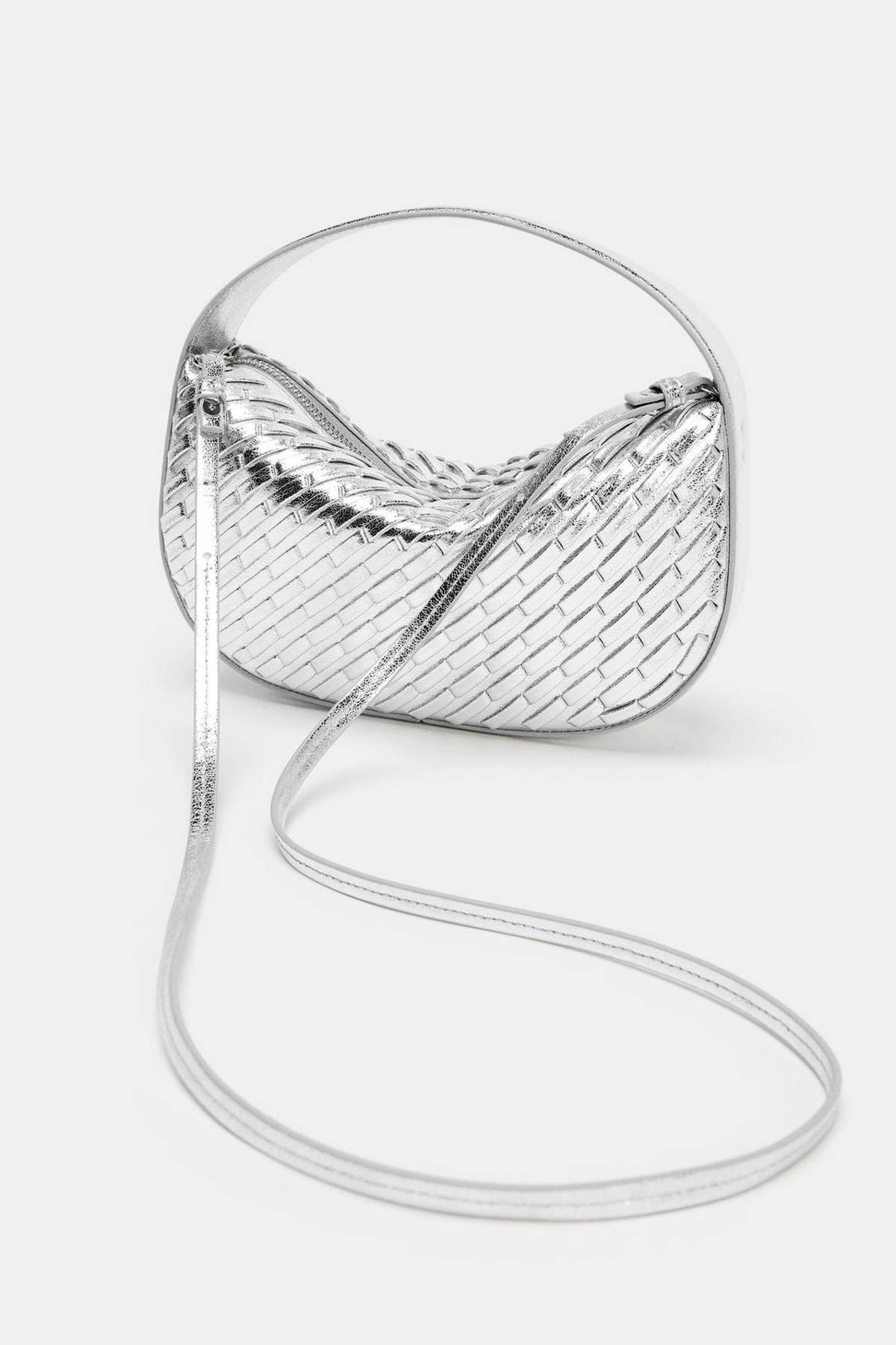 8 τσάντες Zara κάτω από 20 ευρώ που θα βλέπεις παντού το 2026