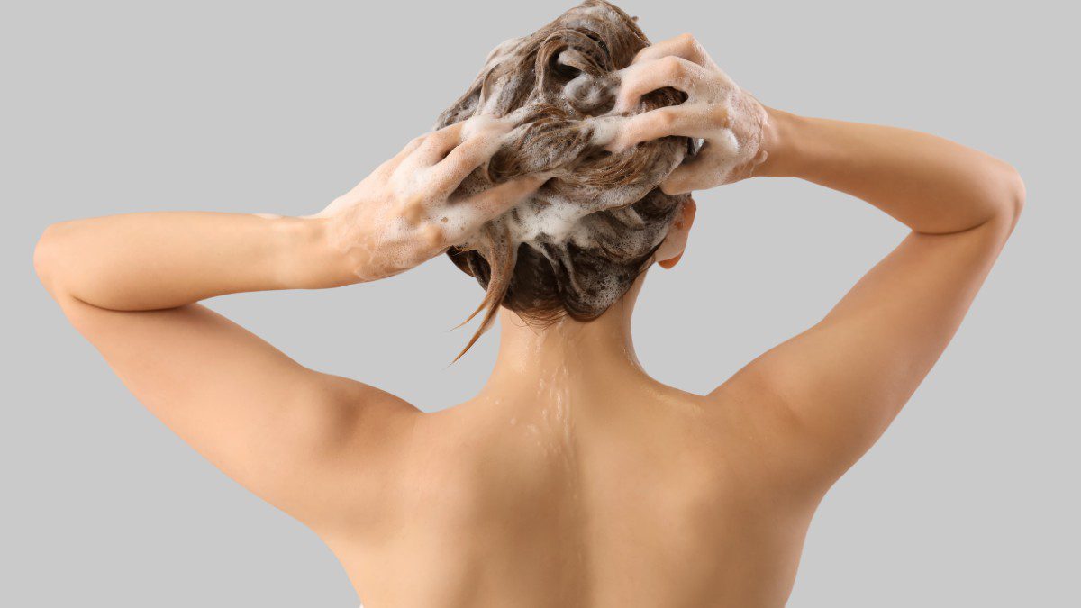 Λούσιμο γυναίκας