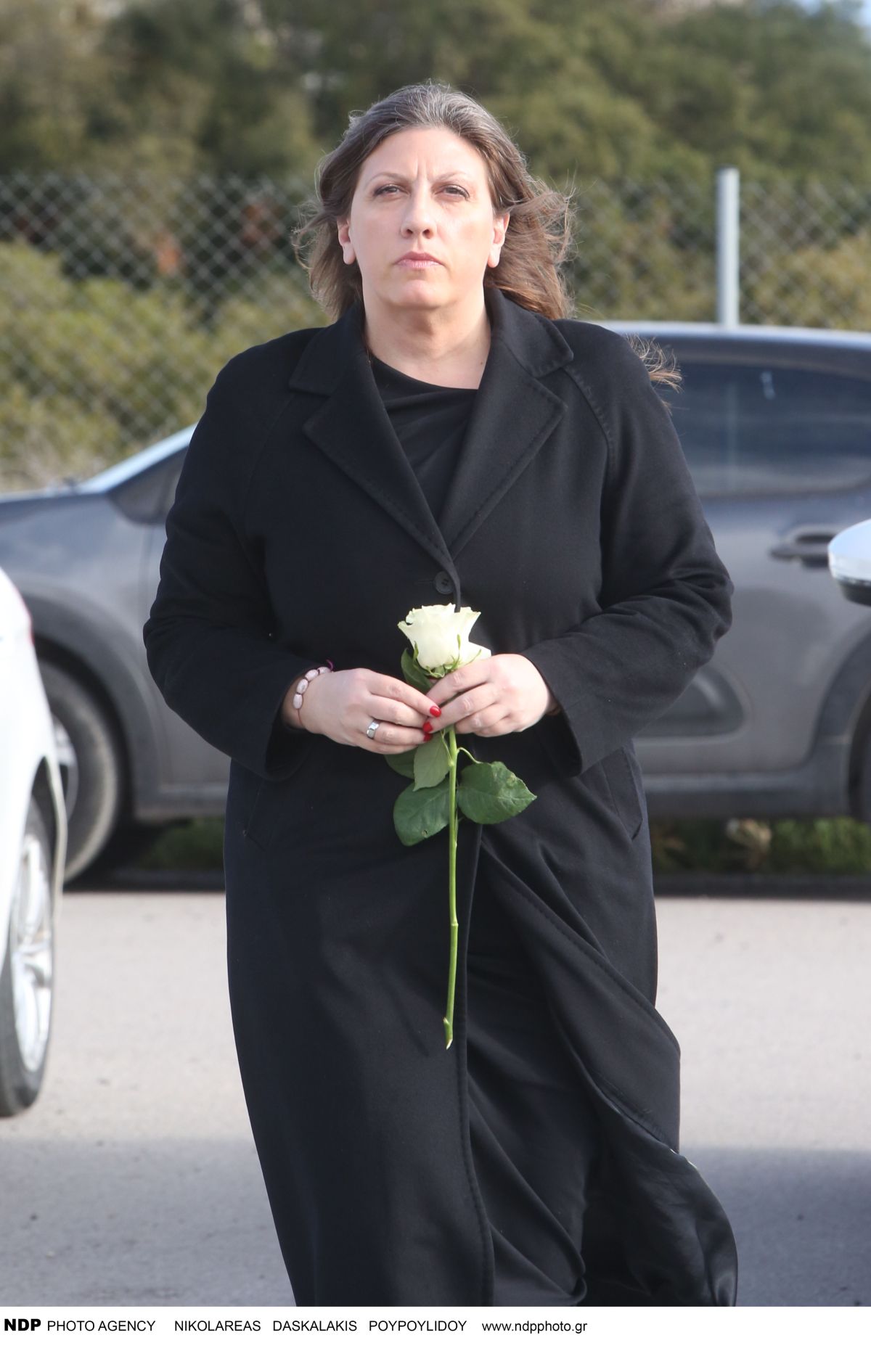 Η Ζωή Κωνσταντοπούλου στη κηδεία του Γιώργου Παπαδάκη